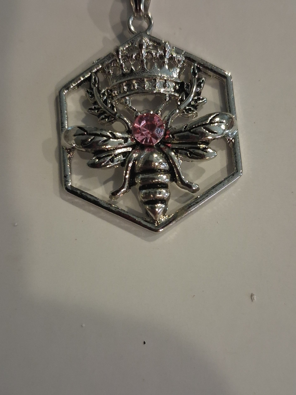 Fashion Jewelry Silver Bee Pendant Necklace with Pink Stone